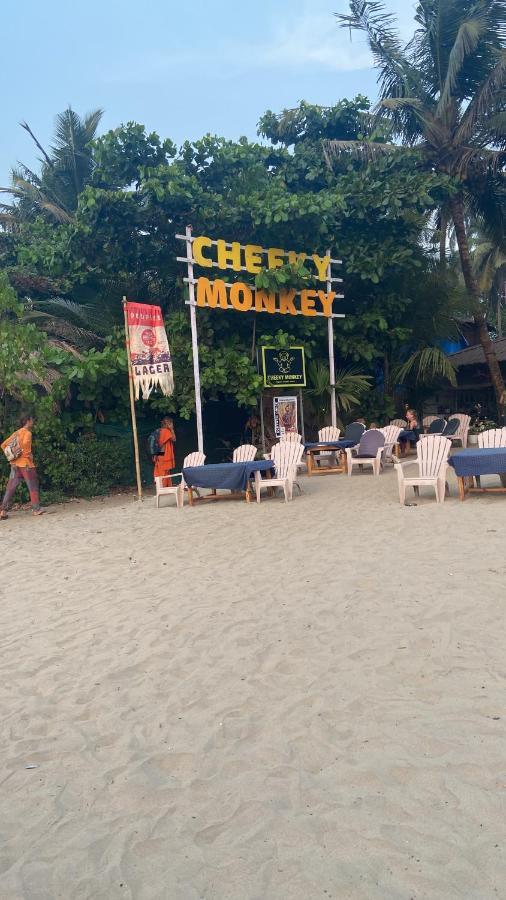 Hotel Cheeky Monkey Sea View