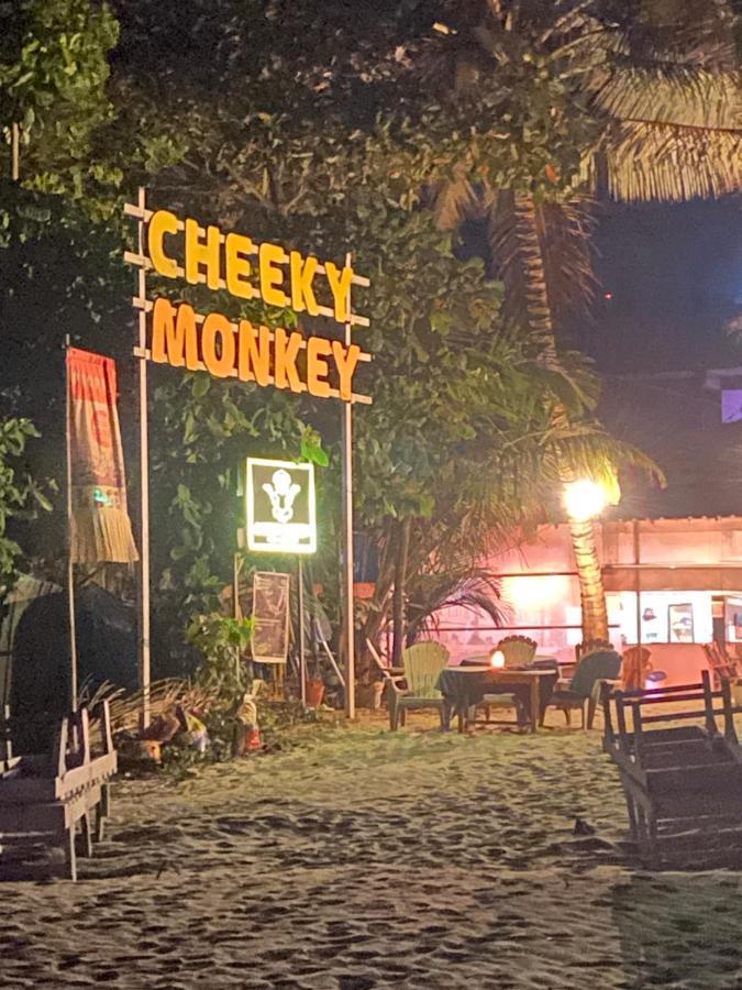 Hotel Cheeky Monkey Sea View