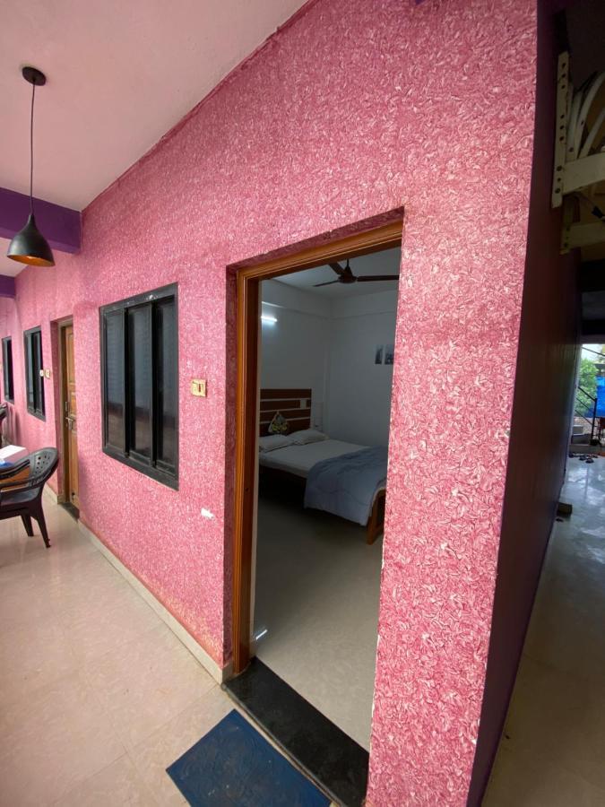 Hotel Cheeky Monkey Sea View *