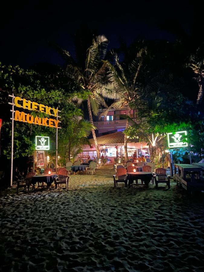 Hotel Cheeky Monkey Sea View