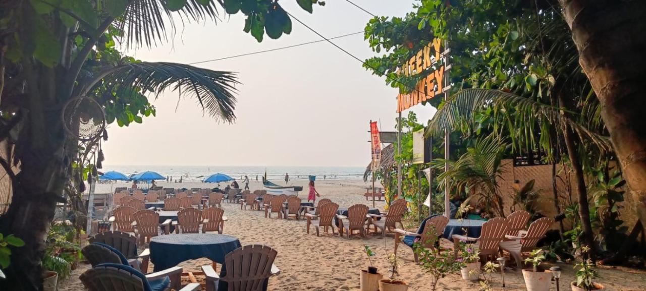 Cheeky Monkey Sea View *
